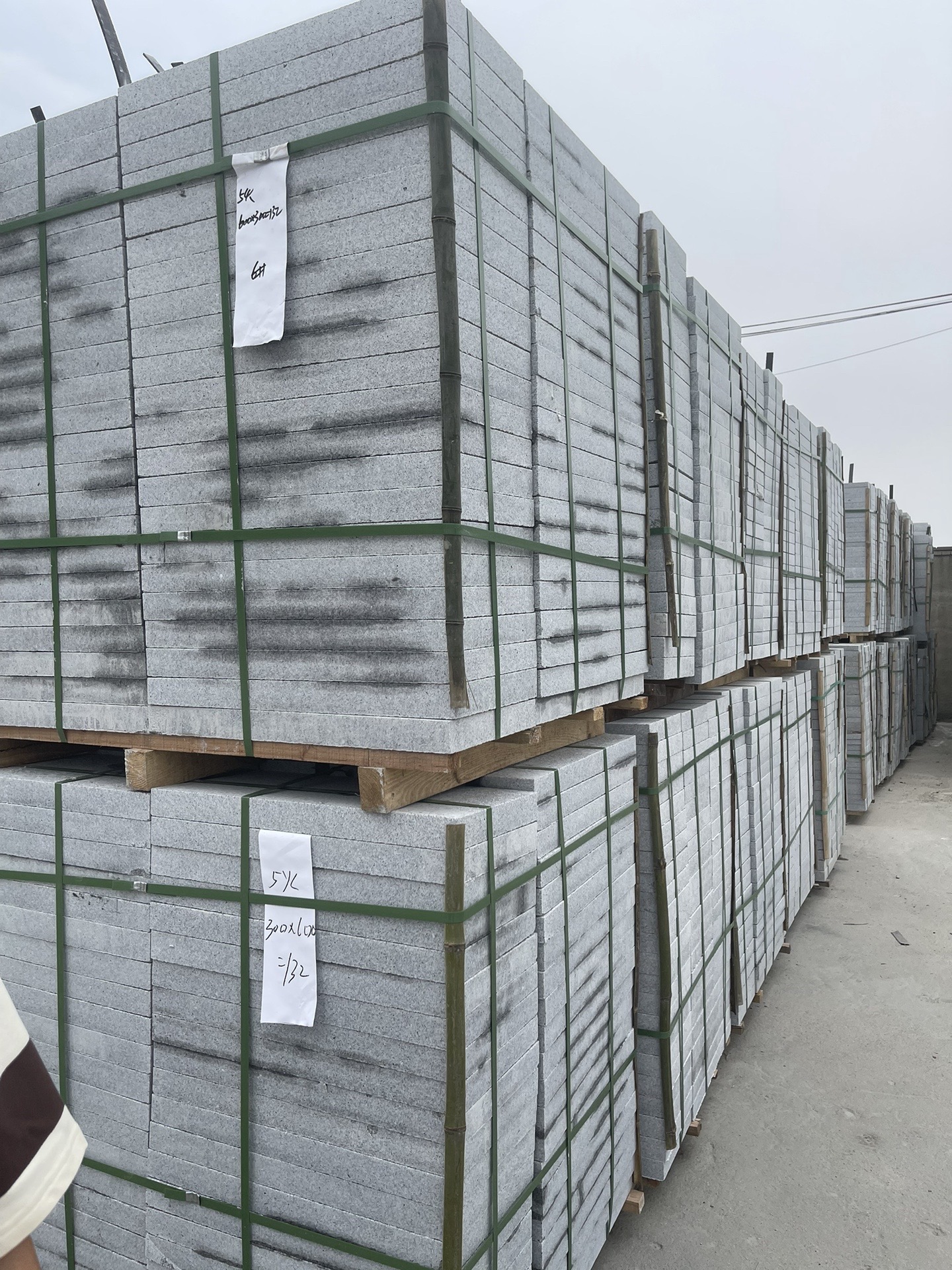 芝麻灰石材廠家批發(fā)價格和路沿石規(guī)格參數(shù)(圖4)